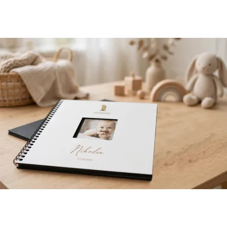 Album na zdjęcia z okienkiem i personalizowaną dedykacją na roczek na chrzest urodziny